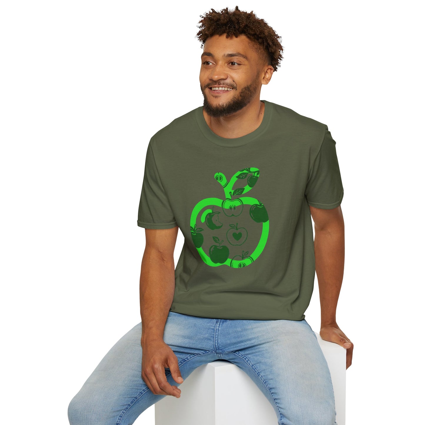 Green Apple Graphic T-Shirt — Retro Apple Pattern Tee